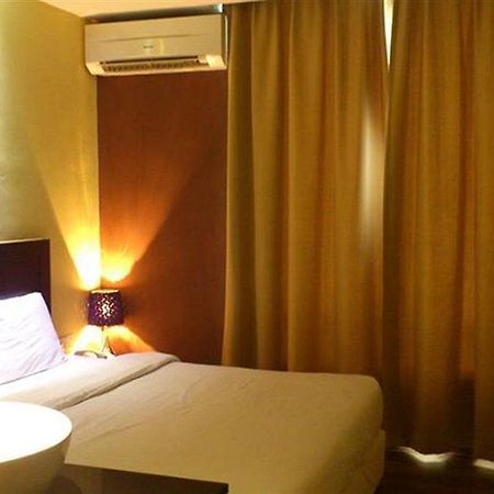 Zotel Business & Leisure Hotel Kuching Exteriör bild
