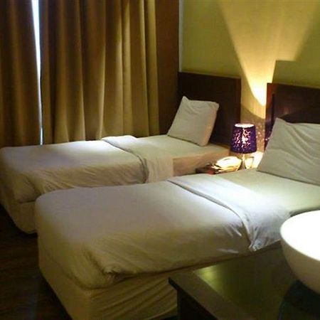 Zotel Business & Leisure Hotel Kuching Exteriör bild