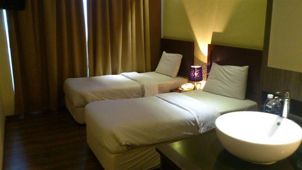 Zotel Business & Leisure Hotel Kuching Exteriör bild