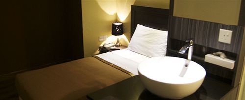 Zotel Business & Leisure Hotel Kuching Exteriör bild