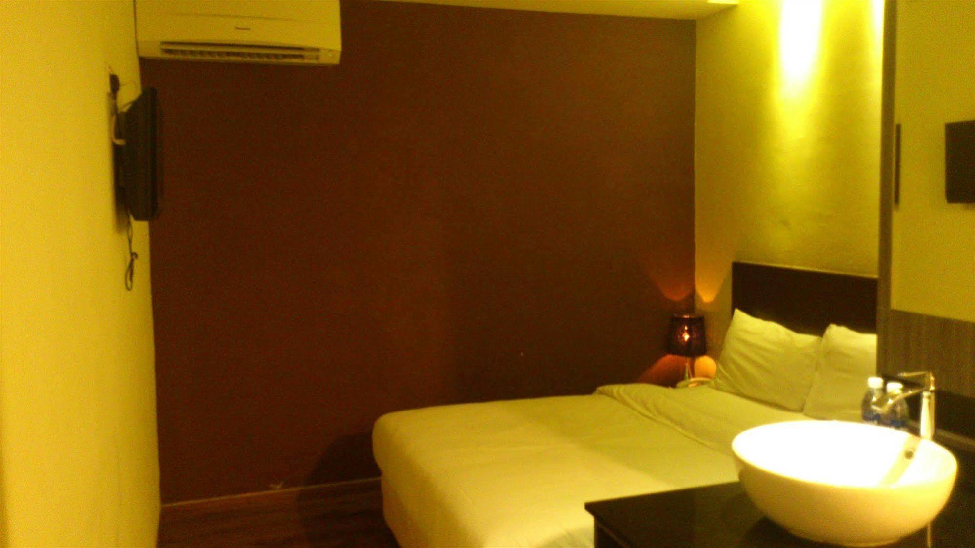 Zotel Business & Leisure Hotel Kuching Exteriör bild